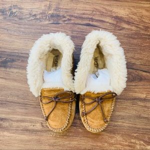 ⚠️SOLD⚠️Chestnut UGG slipper boots